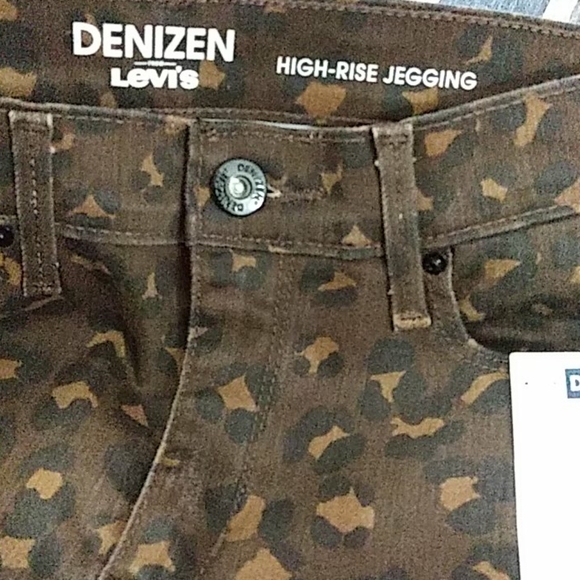 Hi-Rise Jeans - Picture 2 of 7